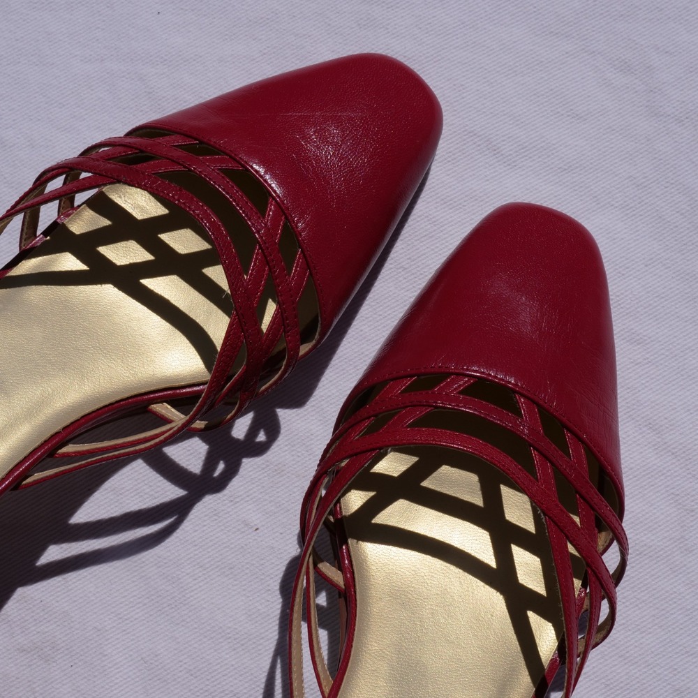 Vintage 90s Ann Marino cherry red strappy leather pupms - Picture 7 of 7